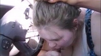 Русская извращенка доводит солдатика до женского оргазма минетиком и облизывает его яички